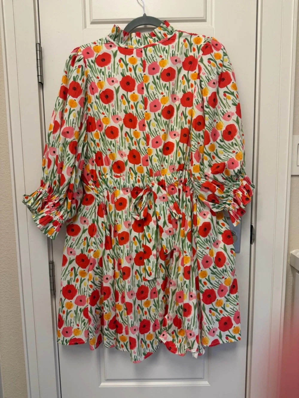 entro Floral Blouse in White, Green & Red-Orange - Picture 2 of 3